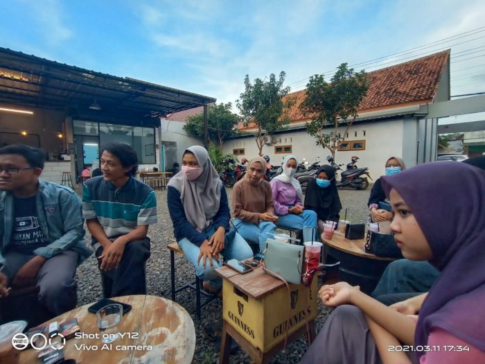 Suasana diskusi sore hari. Foto by Musthofa, PU Suara Kampus.